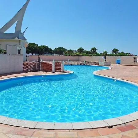 Dans Front De Avec Piscine Port Camargue Apartment